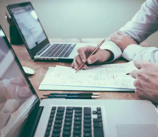 Pourquoi choisir une formation en alternance pour réussir le DCG ?