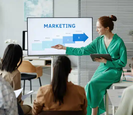 Comment se former au marketing et à la communication ?