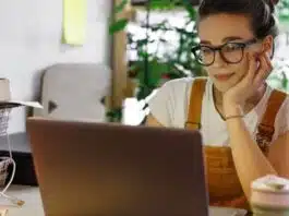 Est-ce que je peux travailler pendant le chômage partiel?