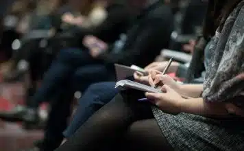 Comment se passe une formation en microblanding ?